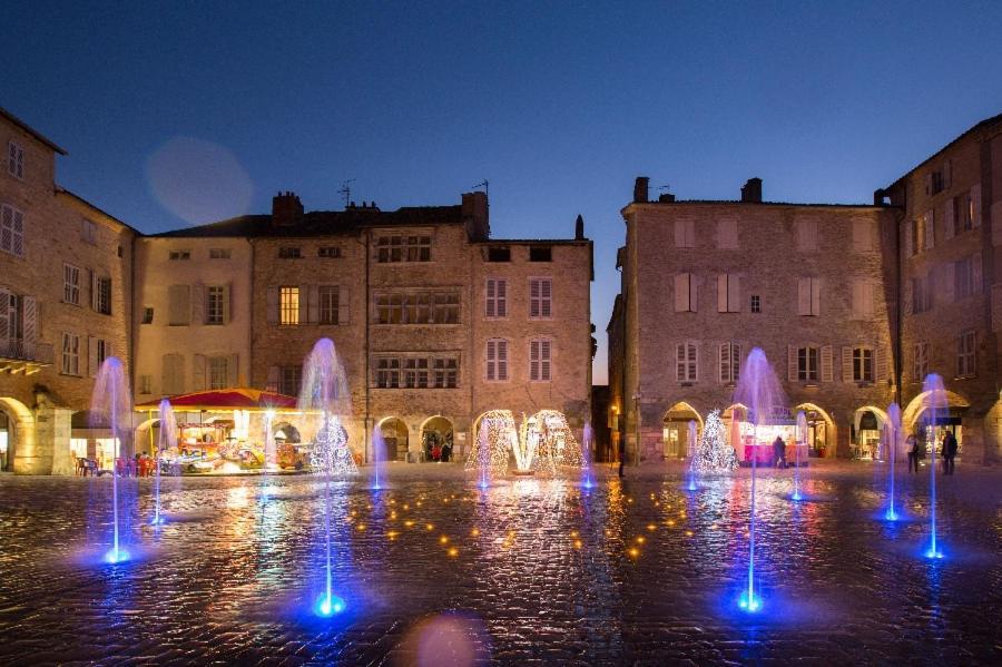 L'Indus 3 Etoiles Wifi, Netflix, Disney, Coeur De Bastide Villefranche-de-Rouergue Luaran gambar