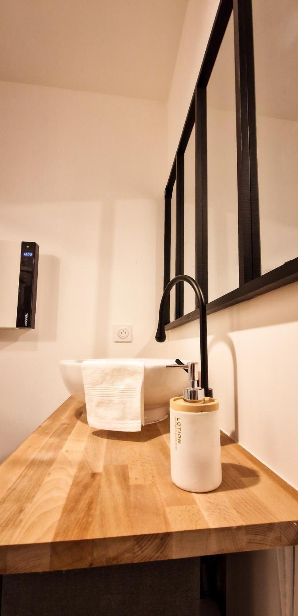 L'Indus 3 Etoiles Wifi, Netflix, Disney, Coeur De Bastide Villefranche-de-Rouergue Luaran gambar