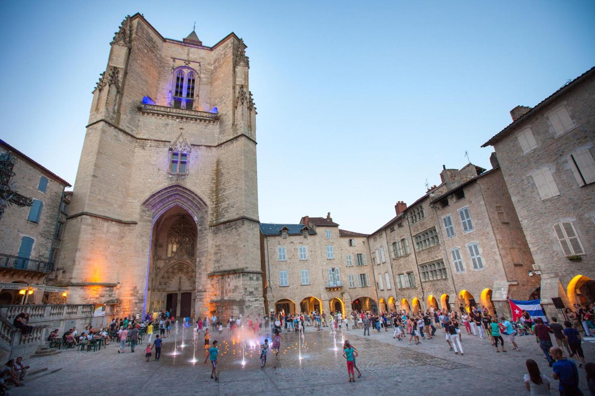 L'Indus 3 Etoiles Wifi, Netflix, Disney, Coeur De Bastide Villefranche-de-Rouergue Luaran gambar